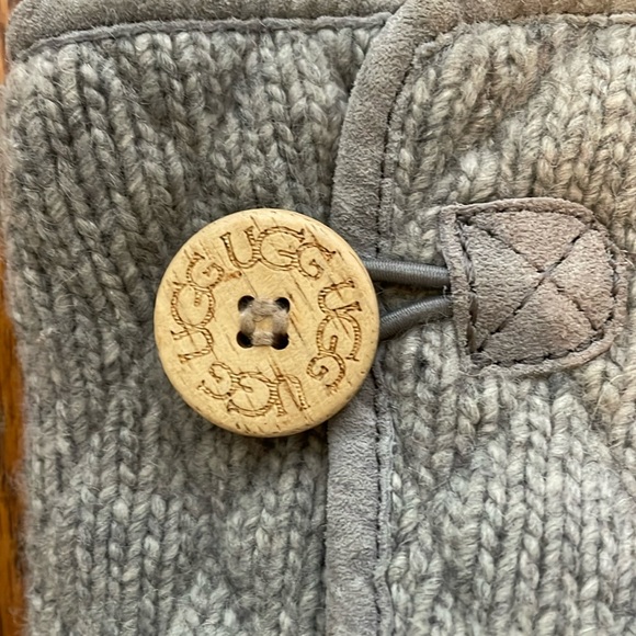 UGG Australia Women’s Mountain Quilted Gray Boot Size 7 - Picture 7 of 11